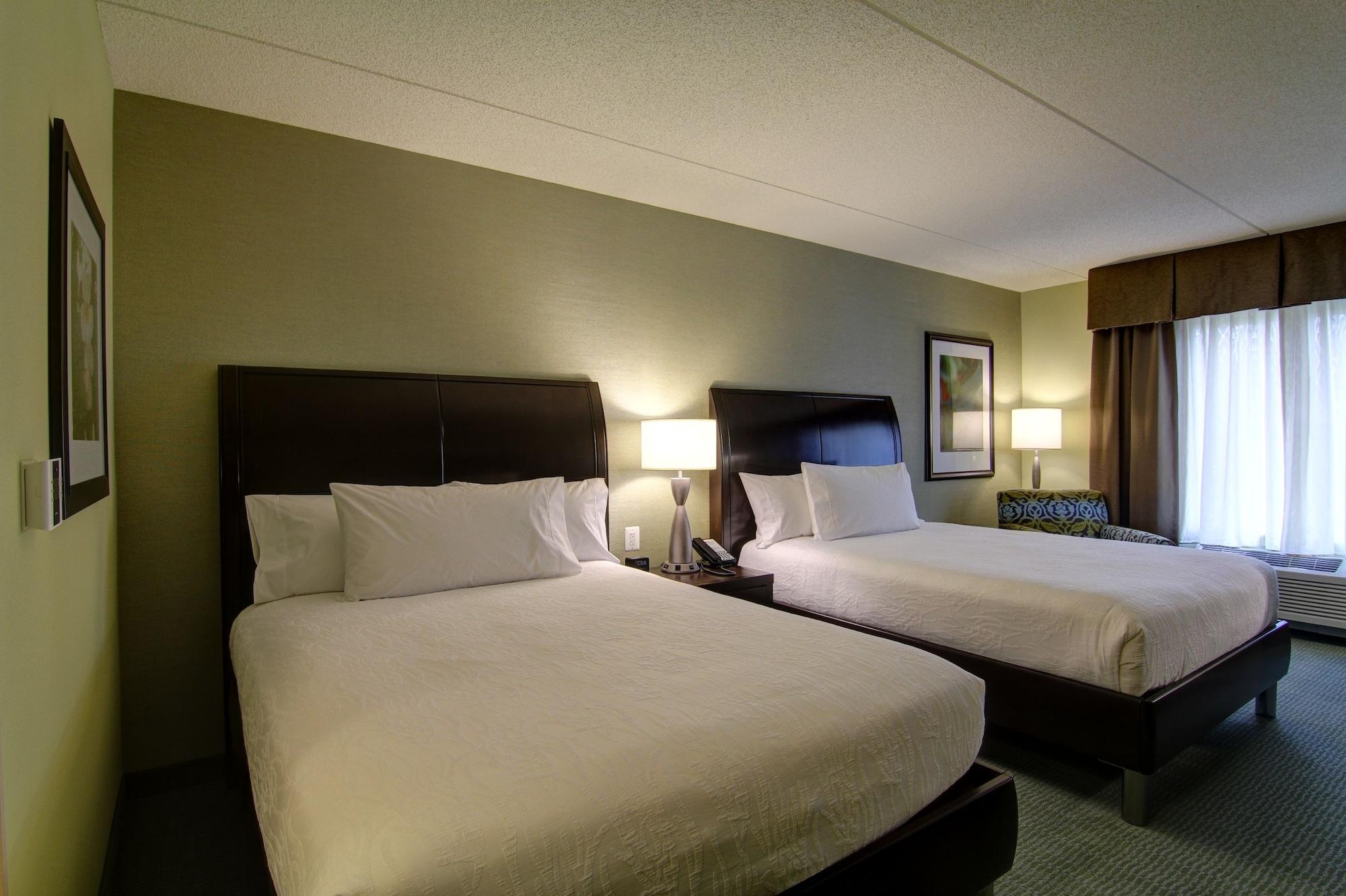 Hilton Garden Inn Woodbridge Exterior photo