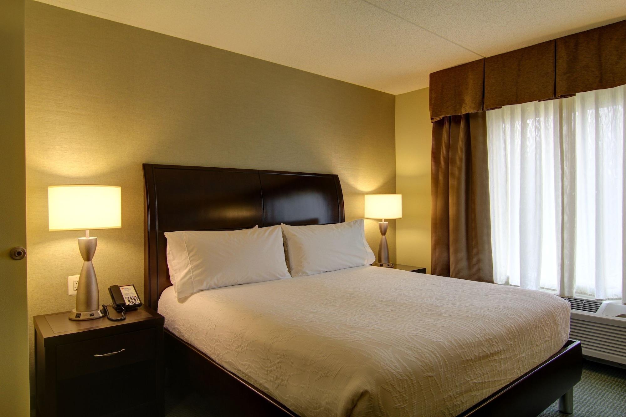 Hilton Garden Inn Woodbridge Exterior photo