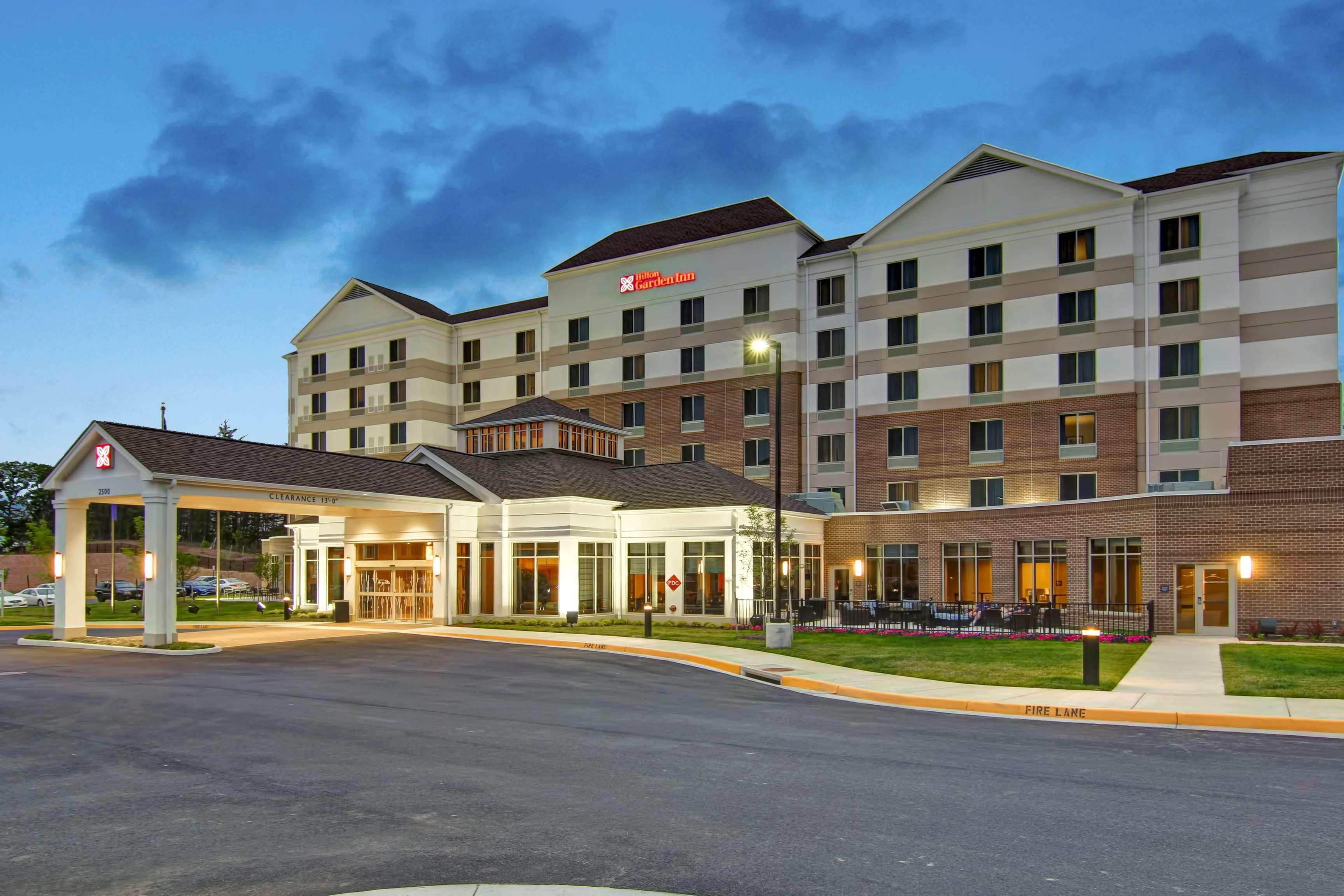 Hilton Garden Inn Woodbridge Exterior photo
