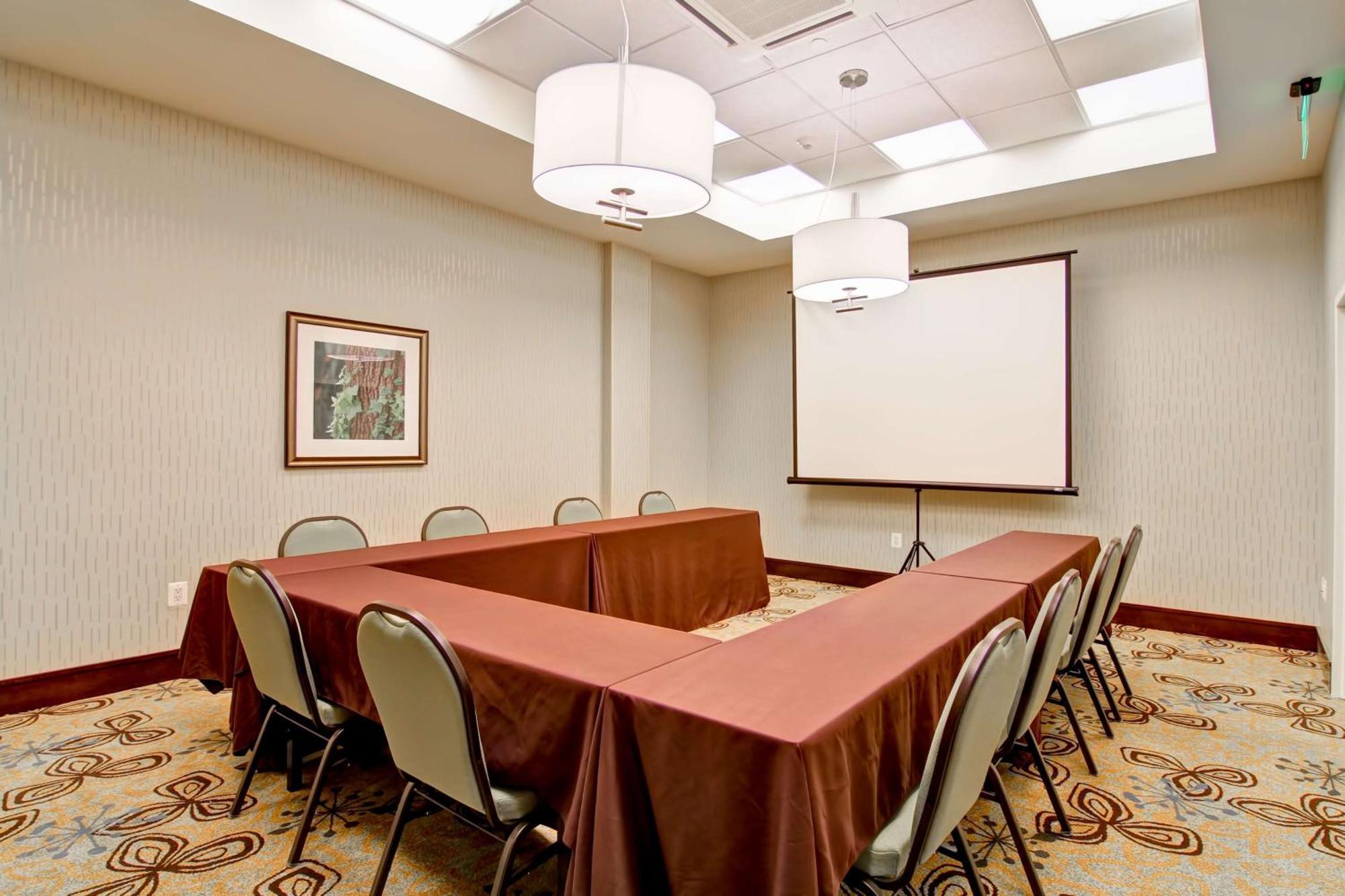 Hilton Garden Inn Woodbridge Exterior photo