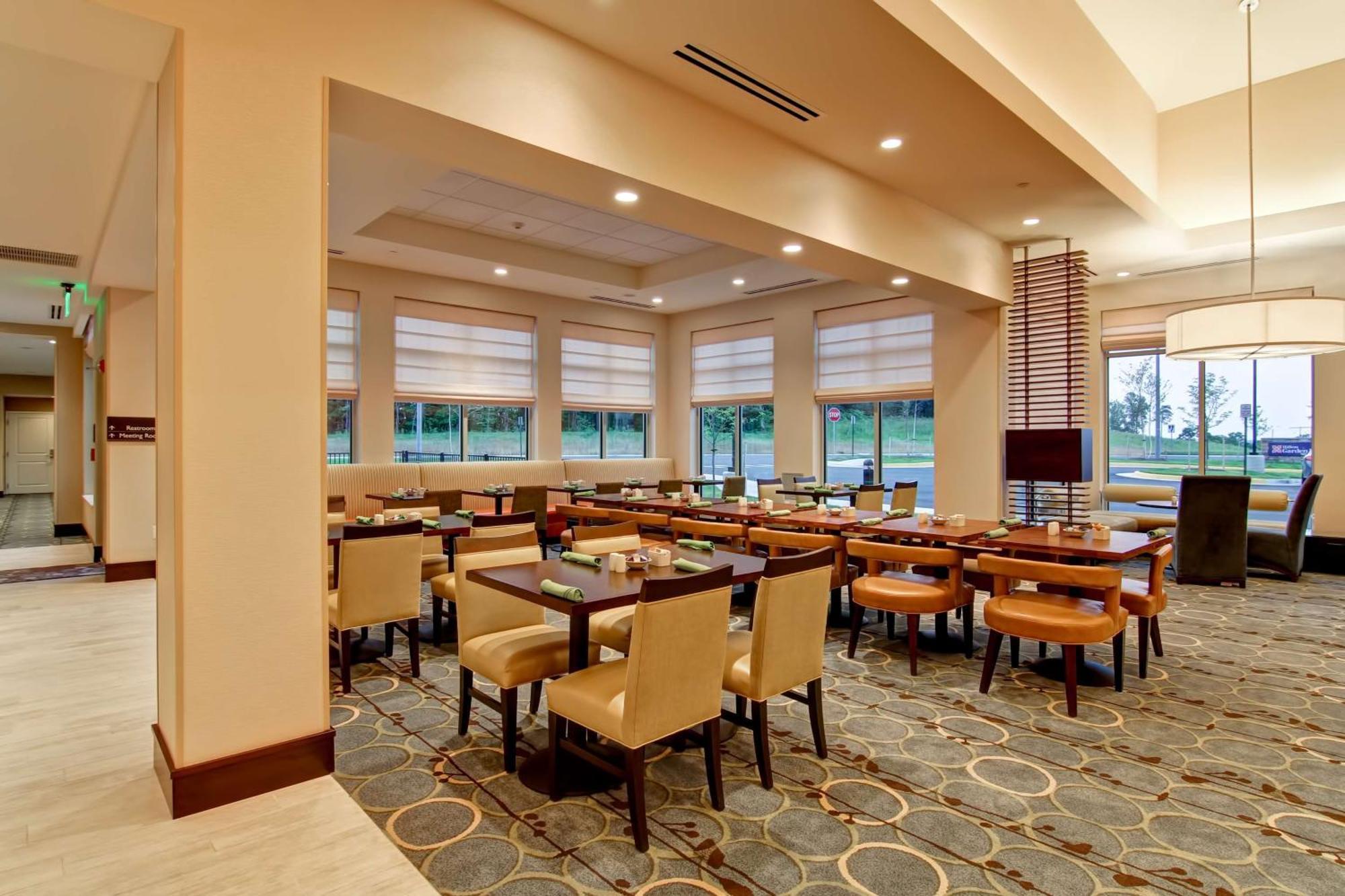 Hilton Garden Inn Woodbridge Exterior photo